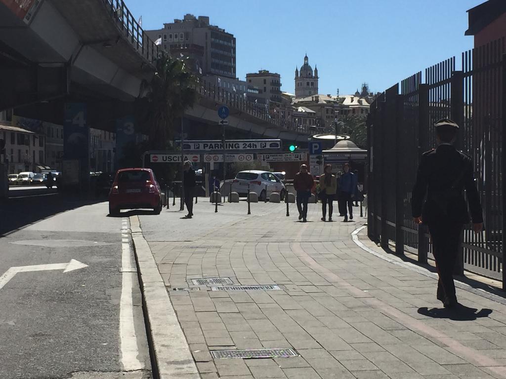 Vacanza al Ponte Reale Genova Esterno foto