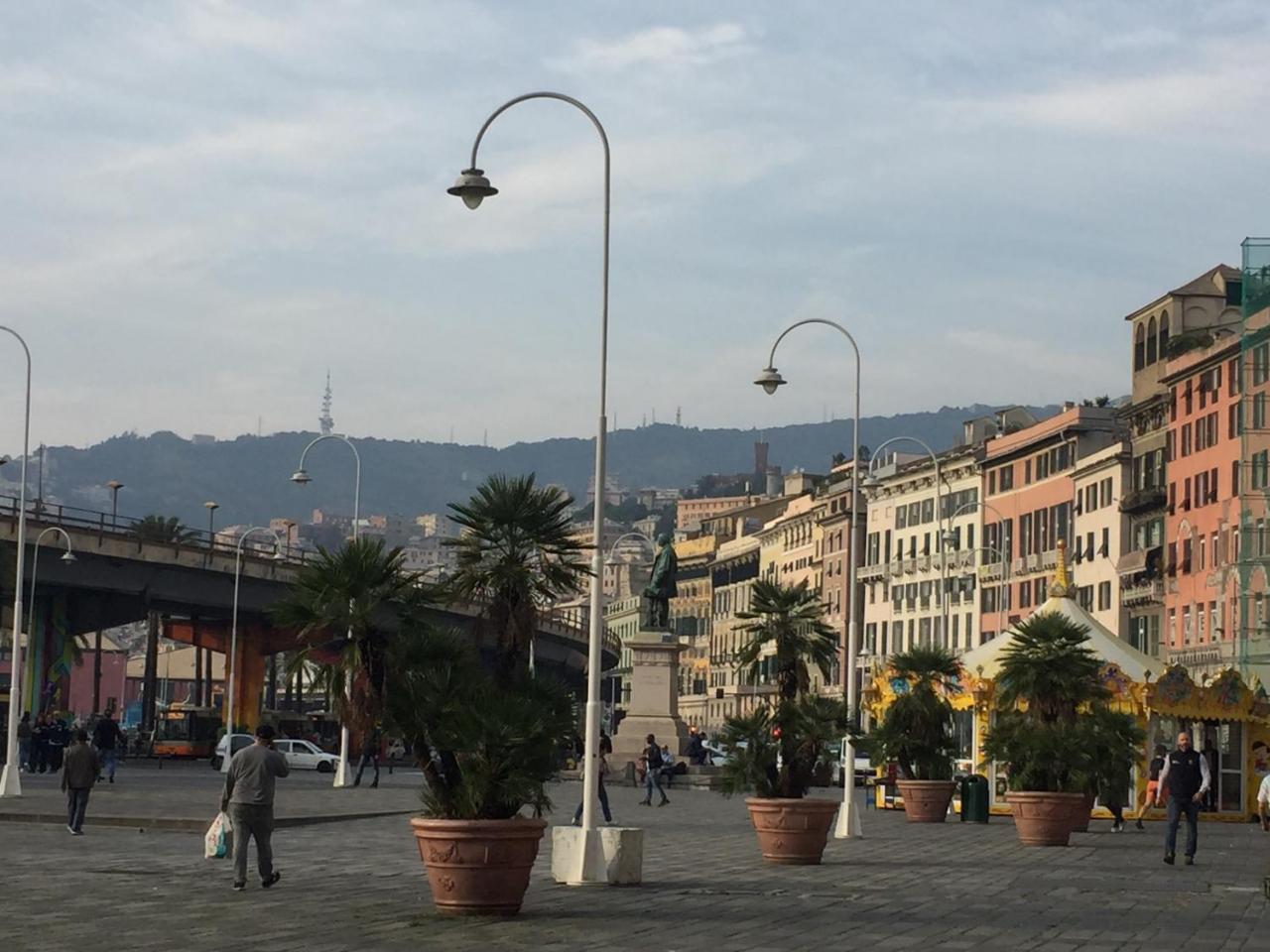 Vacanza al Ponte Reale Genova Esterno foto